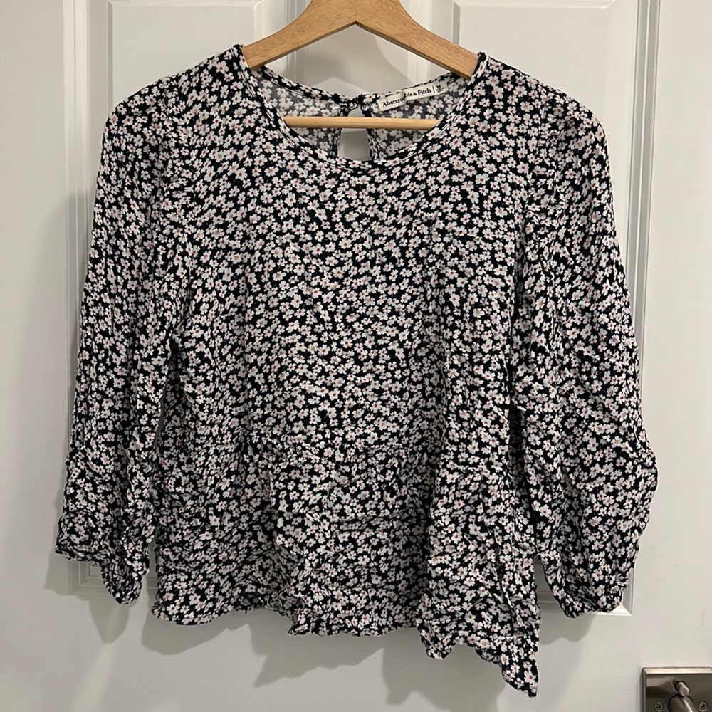 ABERCROMBIE & FITCH DAISY PRINT LONG SLEEVE FLOWING PEPLUM STYLE BLOUSE